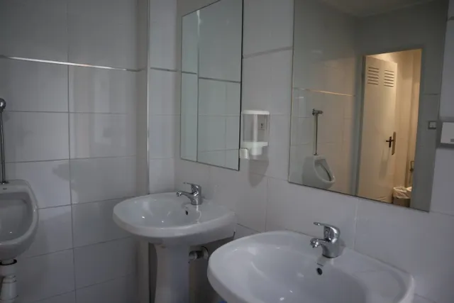 ESPECTACULAR COMPLEJO DE HOSTELERÍA EN PLENO FUNCIONAMIENTO — 45