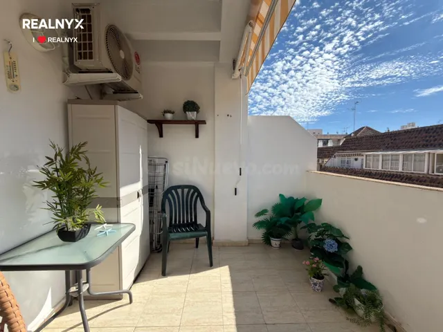 Ático luminoso en Torrevieja, ideal para disfrutar del sol y - foto 2