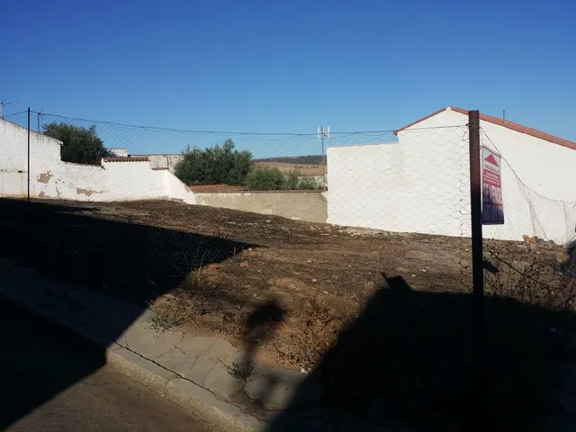 SOLAR MUY GRANDE EN LA ZONA DE PEÑARROYA — 4