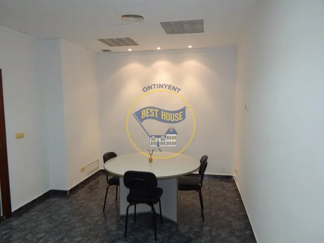 LOTE DE TRES LOCALES EN EL LLOMBO — 8
