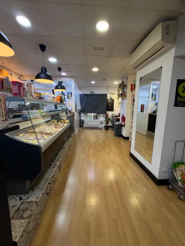 Local comercial 183m² en alquiler - Centro — 17