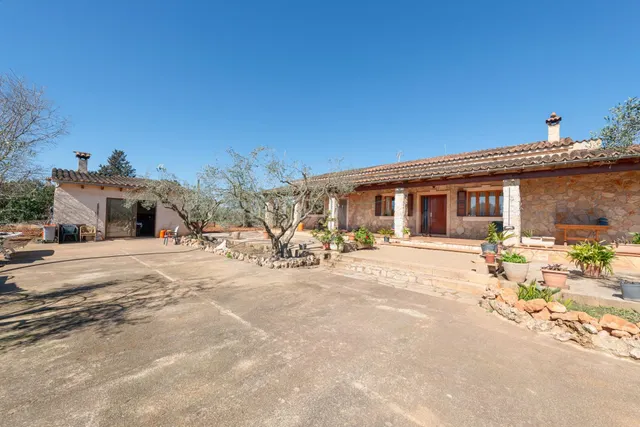Exclusiva finca rústica con residencia unifamiliar y vistas 