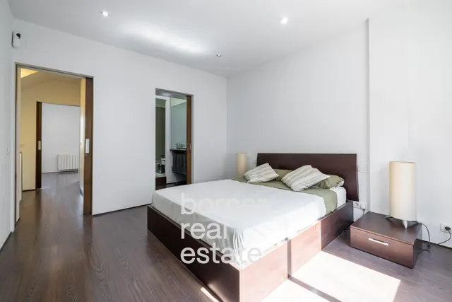 Chalet adosado en venta en Calle de Sant Josep — 33