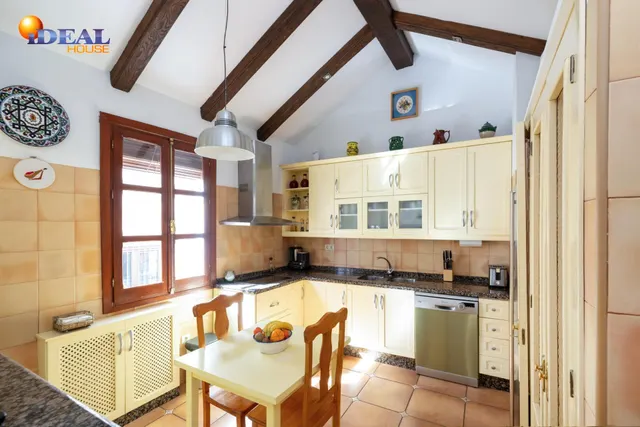GRAN CASA EN ALBAICÍN BAJO. — 36