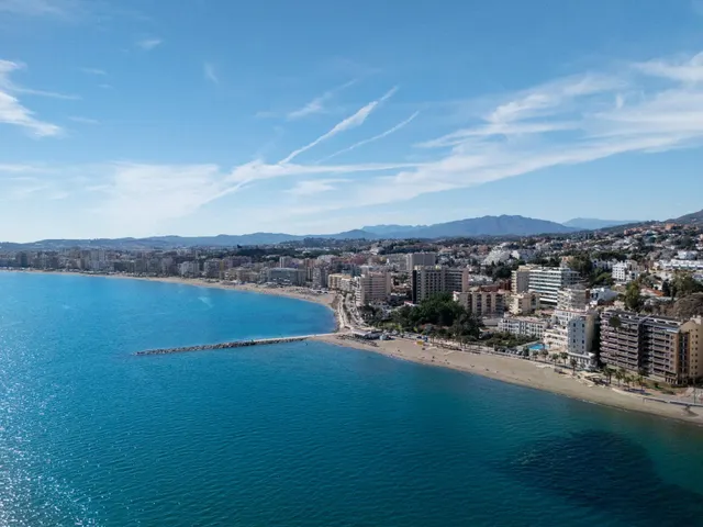 Enclavada en Carvajal, Fuengirola, a escasos pasos de la playa y el paseo marítimo — 27