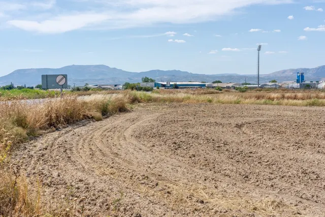 PARCELA EN SANTA FE (GRANADA). 80.000 € (801 m2). — 25