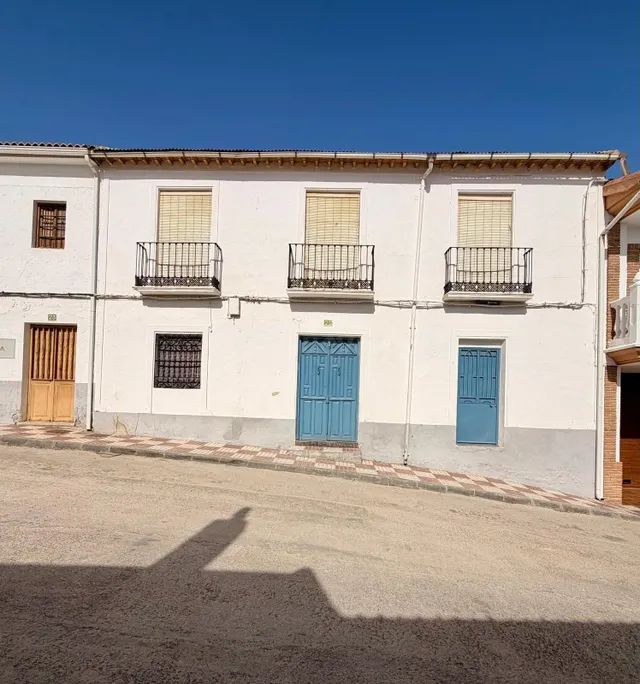 UNA CASA CON HISTORIA. 535 M2 PARA CREAR ALGO ÚNICO EN TORRE
