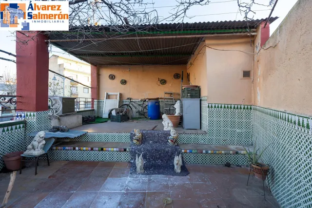 Casa con estupenda ubicación en Armilla. avenida de los ogíjares — 9