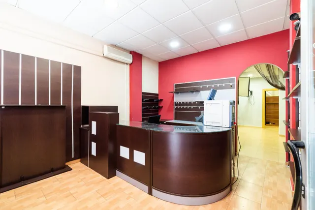 OPORTUNIDAD DE LOCAL COMERCIAL CON POSIBILIDADDADES DE CAMBIO DE USO A VIVIENDA — 3