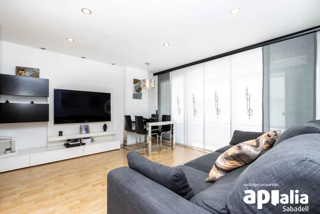 Vivir en “El Barco” de Sabadell: vivienda reformada con pisc - foto 3