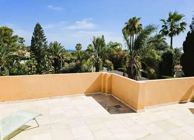 Villa en venta en Nueva Andalucía, Marbella, con vistas al mar y cerca de Puerto Banús — 44