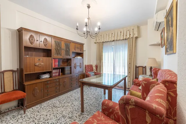 Piso de 3 dormitorios en calle milán, zaidín | muy luminoso y con gran potencial — 3