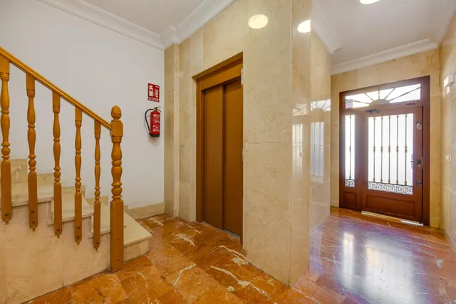 Amplio piso con 4 dormitorios, terraza y garaje en el centro de Torrevieja — 44