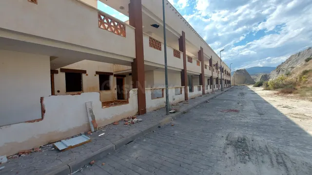Edificio en venta en Terque con 71 viviendas, 28 garajes y 5 - foto 4