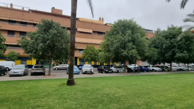 PLAZA DE APARCAMIENTO EN AVENIDA CAÑITO BAZÁN ( TABLERO BAJO ) — 8