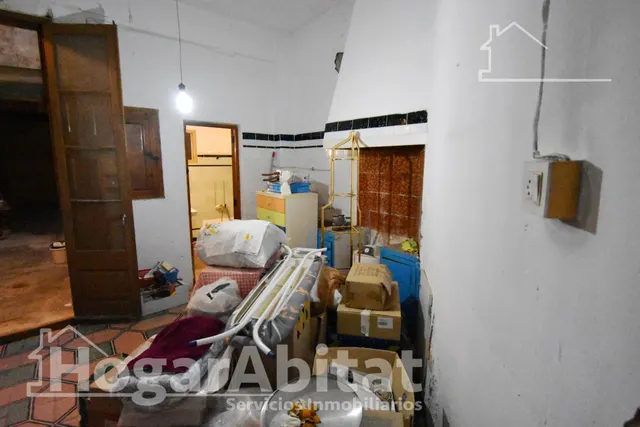 AMPLIA CASA CON TERRAZA PARA REFORMAR — 28
