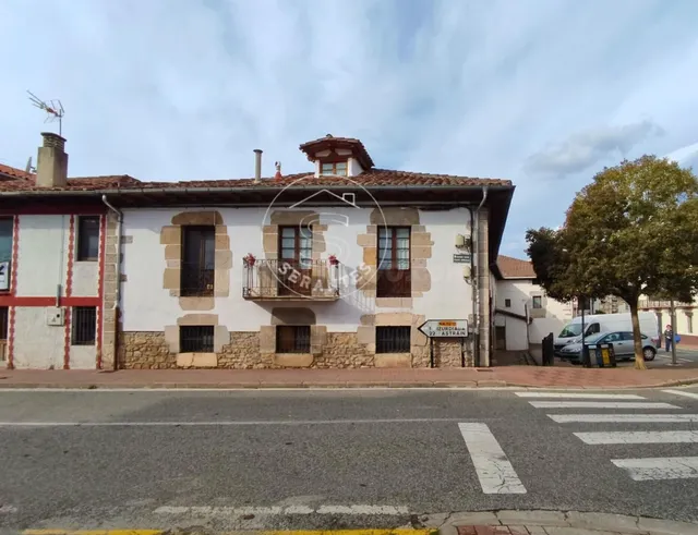 Local con jardín y múltiples posibilidades en Irurtzun - foto 2