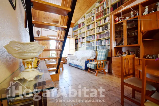 CHALET SEMINUEVO CON PISCINA, GARAJE, JARDIN Y TERRAZA — 38