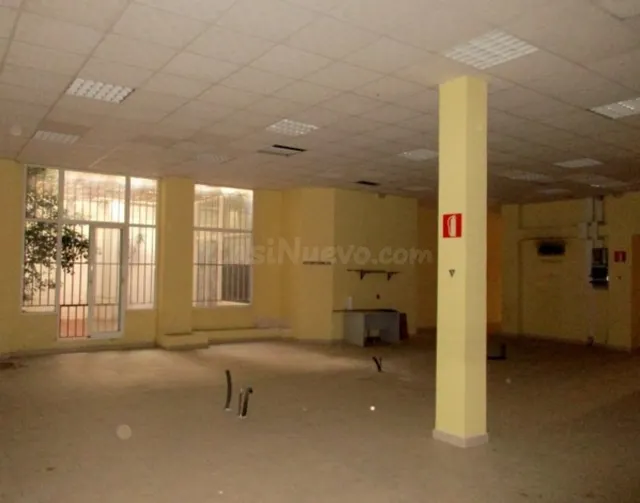 Local comercial 250m² en alquiler - Alameda