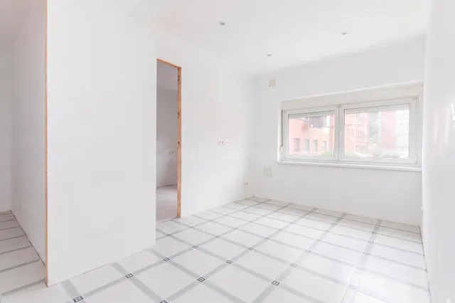 Piso de 3 habitaciones y 1 baño semireformado