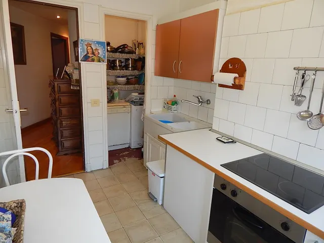 ETXEA Vende piso en el centro de Pamplona, 4 dormitorios, salón cocina, baño y aseo — 11
