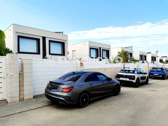 Fantástico chalet independiente con piscina privada en Gran Alacant, Alicante, Costa Blanca — 24