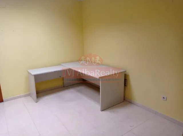 ESPECTACULAR LOCAL EN VENTA O ALQUILER EN ZONA INDUSTRIA — 25