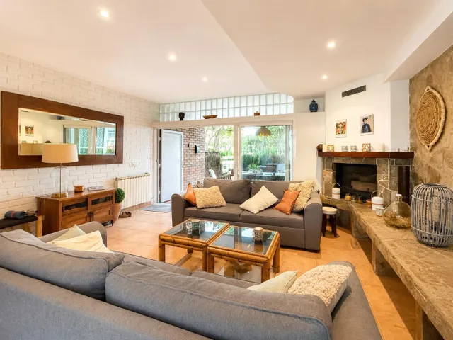 Vive a 2 minutos de la playa: casa reformada con licencia tu - foto 4