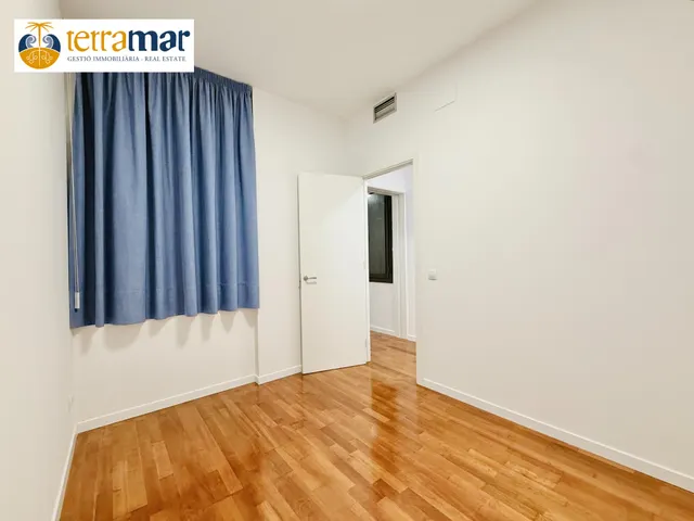 Moderno piso reformado en el corazon del eixample junto a ronda de la universidad - Barcelona — 18