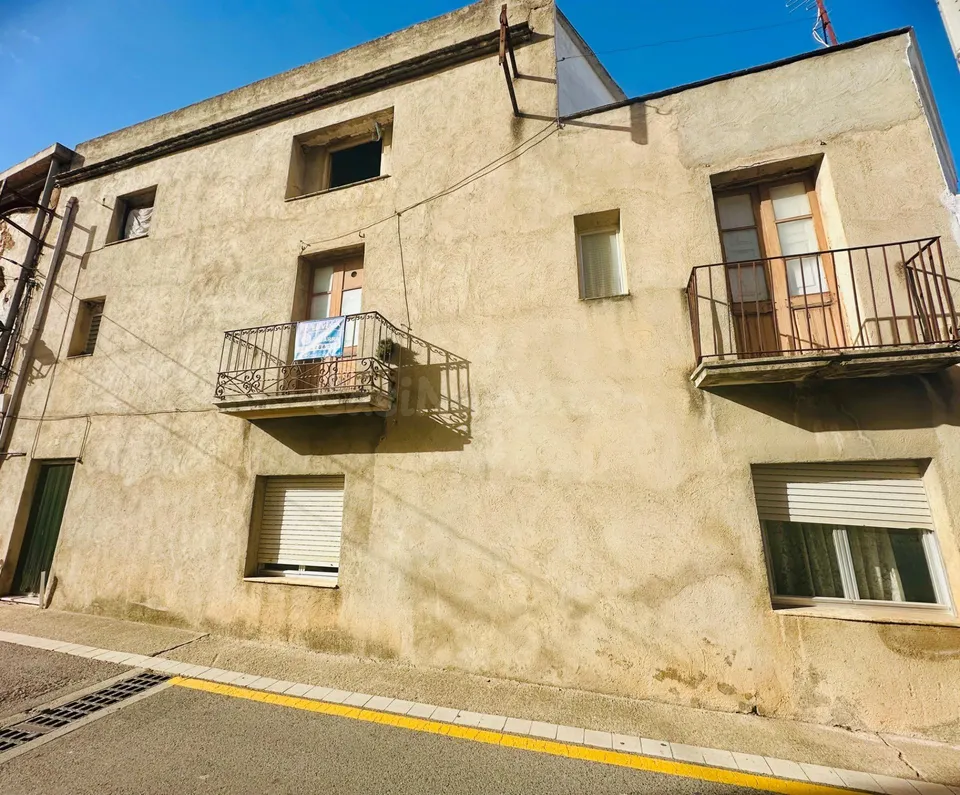 Preciosa casa de pueblo esquinera en Godall