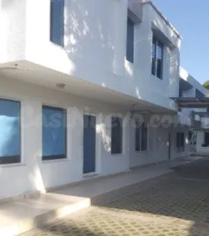 CASA UBICADA EN BARRIO MANGA - foto 3