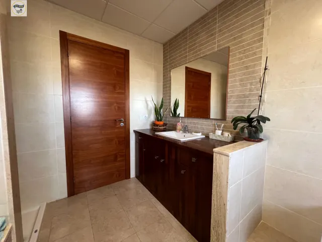ESPECTACULAR CASA CON PISCINA — 40