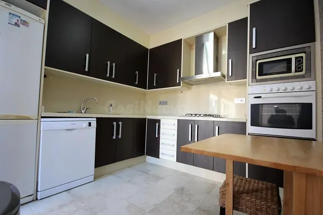 * Villa de 4 dormitorios, piscina y garaje en parcela de 810m2 en Albir * — 8