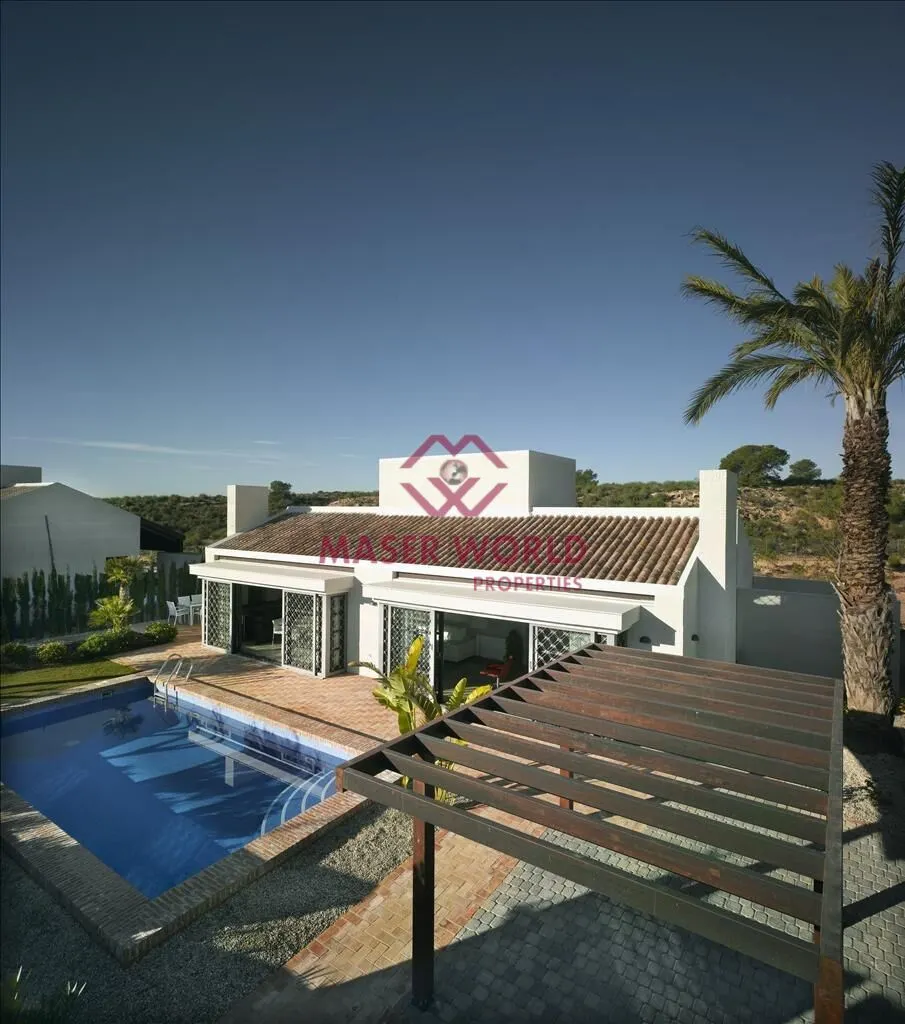 Elegantes villas independientes con piscina privada en Peraleja Golf Resort - Costa Cálida