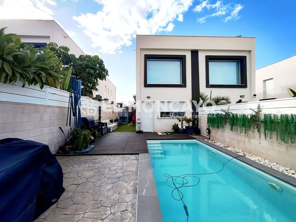 Fantástico chalet independiente con piscina privada en Gran Alacant, Alicante, Costa Blanca