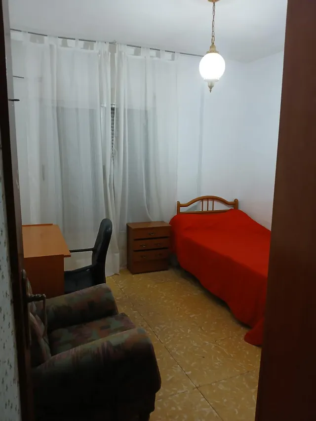 PISO DE ESTUDIANTES EN EL CENTRO — 6