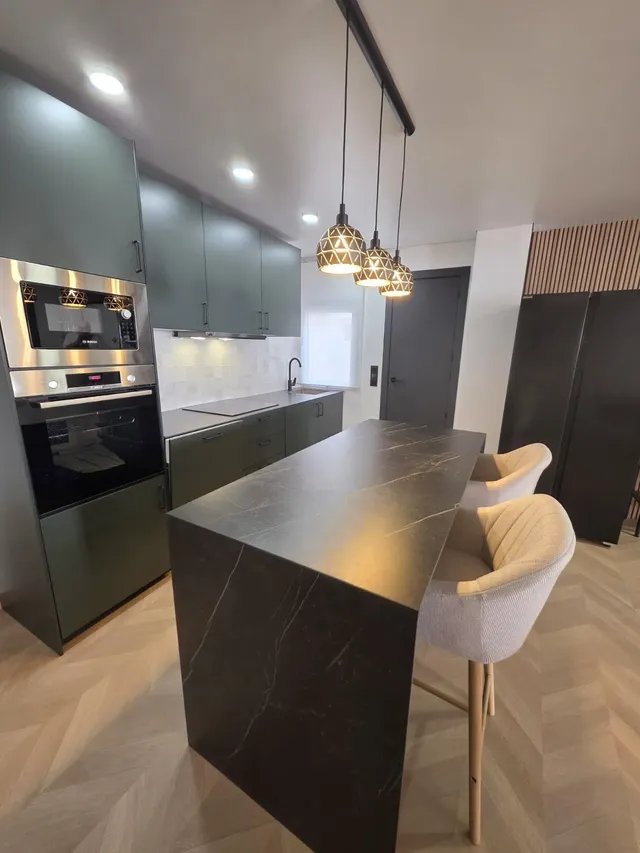 Apartamento con terraza, Alicante, Torrevieja, Playa de los Locos. 3 habitaciones, 110 m2, 200 metros al mar — 4