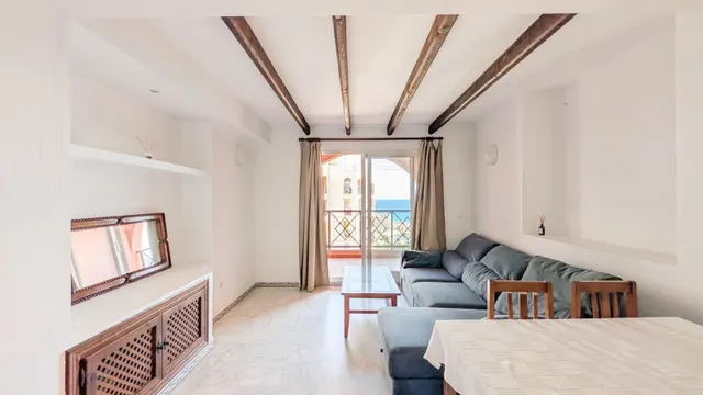 PLANTA 13 CON VISTAS AL MAR EN TORREVIEJA — 14
