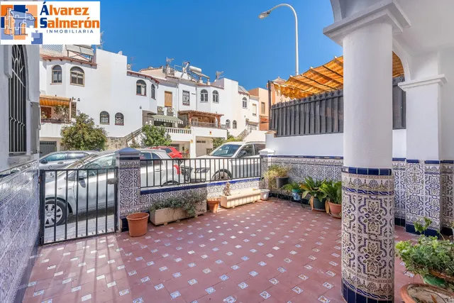CASA ADOSADA EN MOTRIL — 41