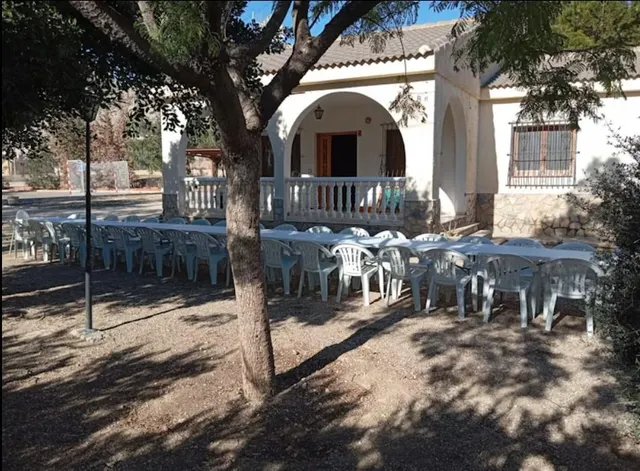 Alquiler de chalet independiente con piscina y parcela de 2.300m2 — 6