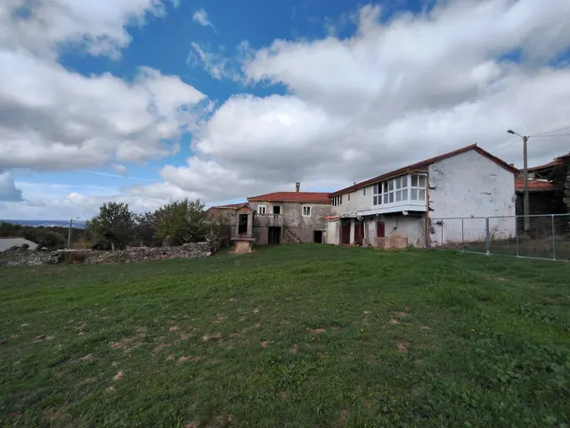 Casa independiente, a reformar -tejado nuevo-. Maceda . Alqu
