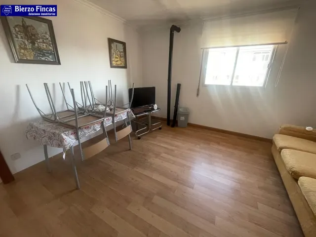 SE VENDE AMPLIO PISO EN NAVATEJERA — 10