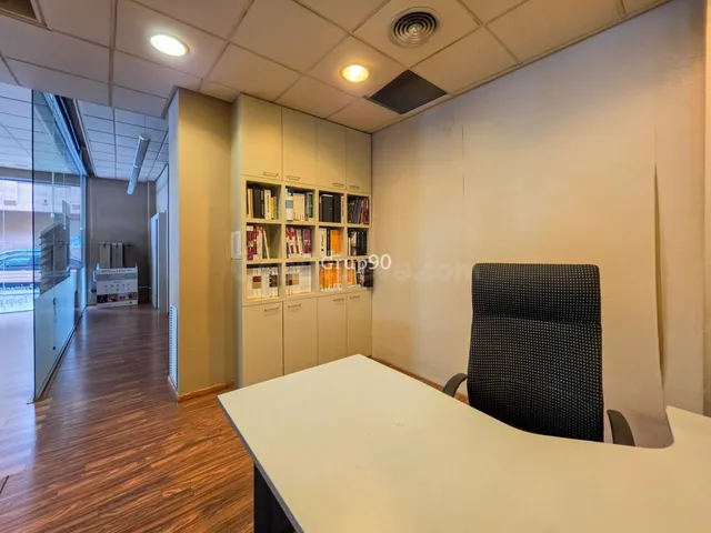 ? Amplio Local Esquinero de 300 m2 en Excelente Estado en La Nova Balàfia — 17