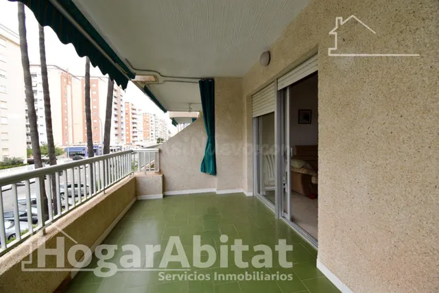 EXTERIOR CON PISCINA, GARAJE Y TERRAZA A SOLO 200 M DE LA PL - foto 3