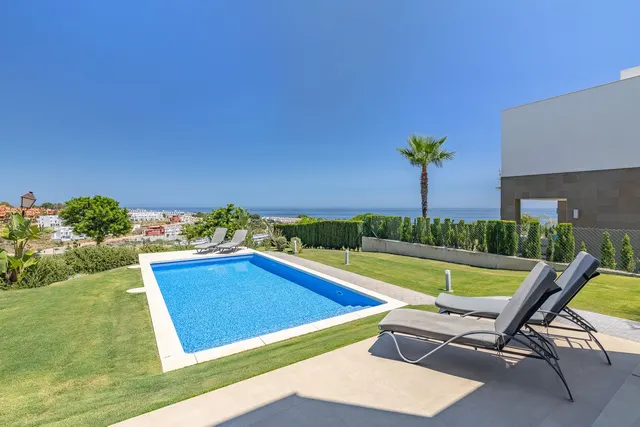 Chalet 4 habitaciones 212m² en venta - Costa del Sol — 24
