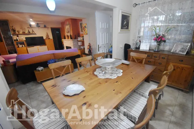 ¡Encantador Chalet! Muy amplio y sofisticado, con gran garaje, terraza, jardín y parcela — 45