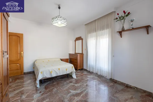 Casa en esquina en venta en Las Gabias — 39