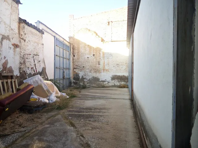 Se vende casa con acceso a dos calles para edificar en pleno - foto 2