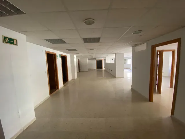 ¡OPORTUNIDAD ÚNICA! LOCALES COMERCIALES DISPONIBLES EN EL EDIFICIO PÉREZ BLÁZQUEZ – ALGECIRAS — 13