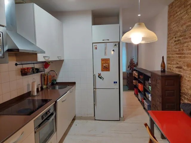 CASA JUNTO MERCAT DE SANT ANTONI — 20